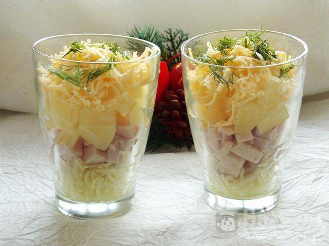 Салат с ананасами (98 рецептов с фото) - рецепты с фотографиями на Поварёгорыныч45.рф