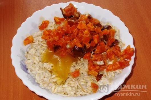 Овсянка с курагой и финиками - фото шаг 4