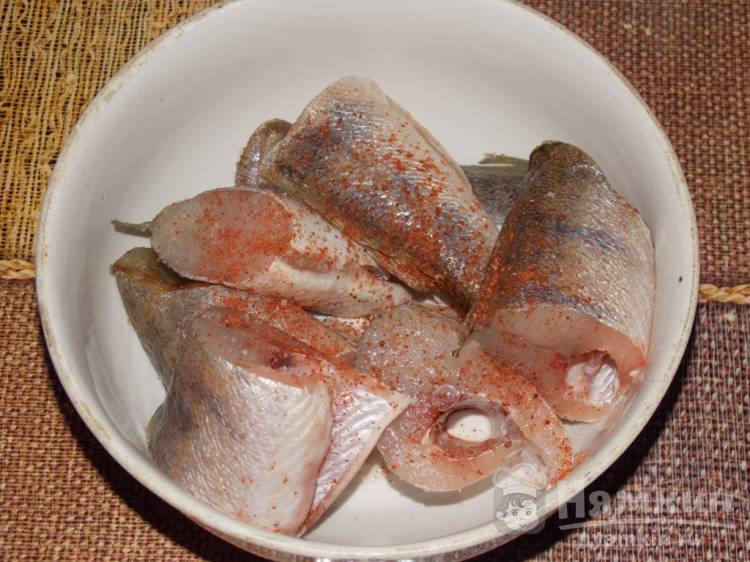 Запеченная в духовке рыба с луком – пошаговый рецепт приготовления с фото