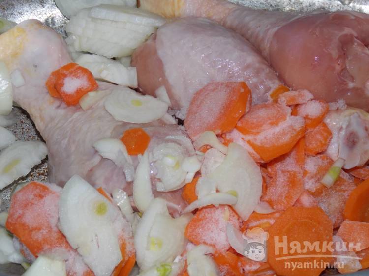 Соус из куриных голеней и овощей в утятнице - фото шаг 1