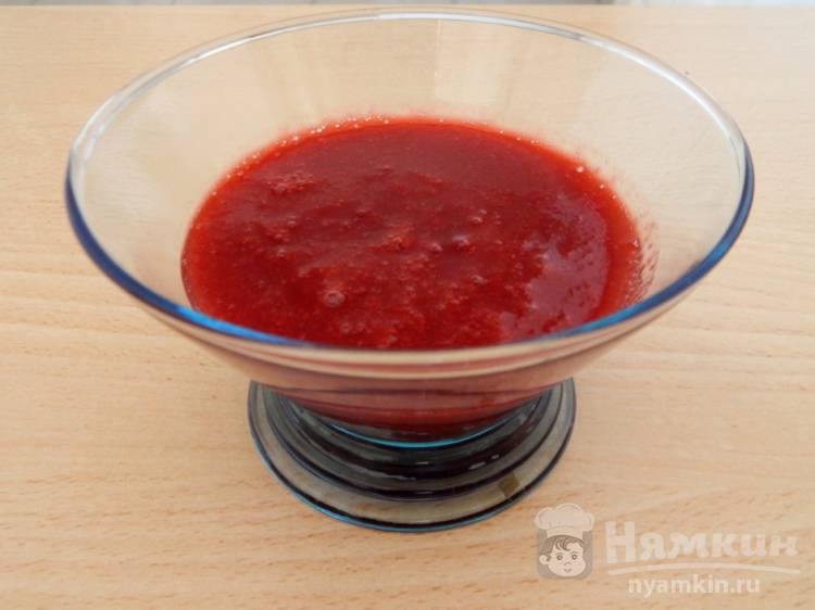 Десерт из шоколадного мусса и малинового сиропа - фото шаг 4