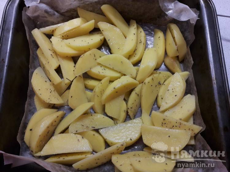Как порезать дольками картофель по деревенски фото