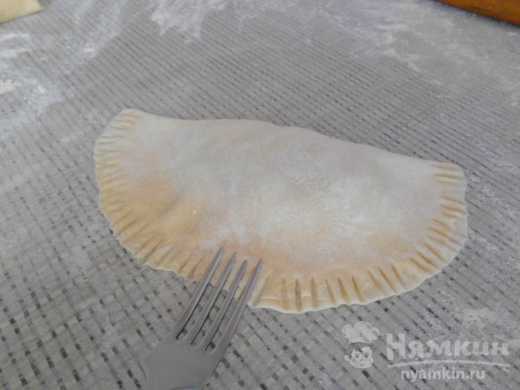 Домашние чебуреки с мясом - фото шаг 7