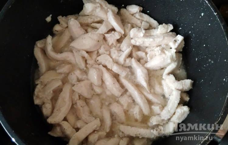 Как приготовить белую рыбу в сметанно-чесночном соусе
