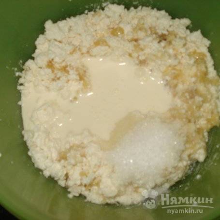 Блины с творогом и бананом - фото шаг 2