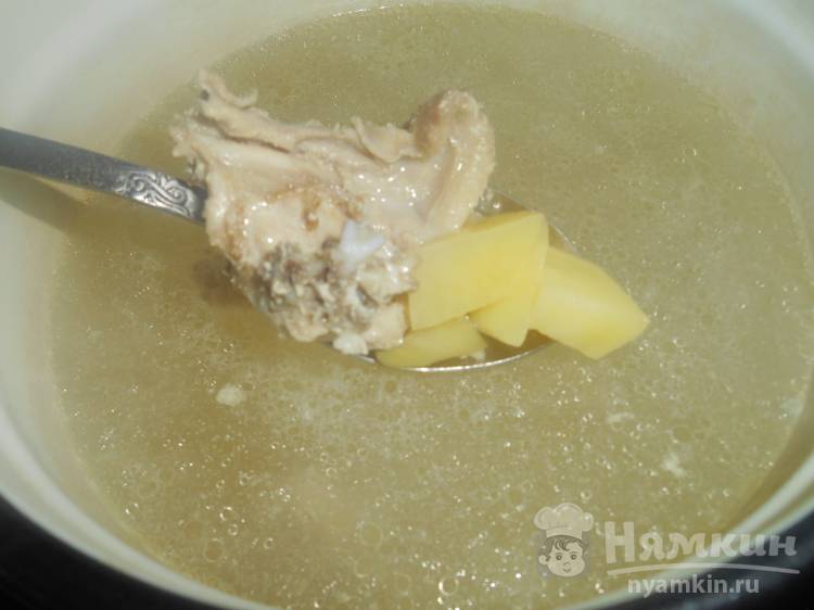 Лёгкий куриный суп с картофелем и яйцом
