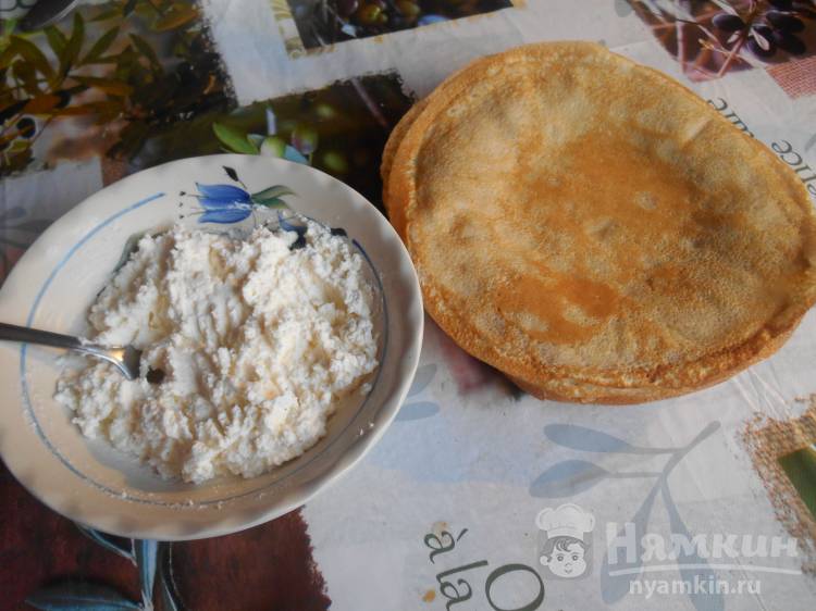 Блинные мини рулетики с творожной начинкой - фото шаг 1