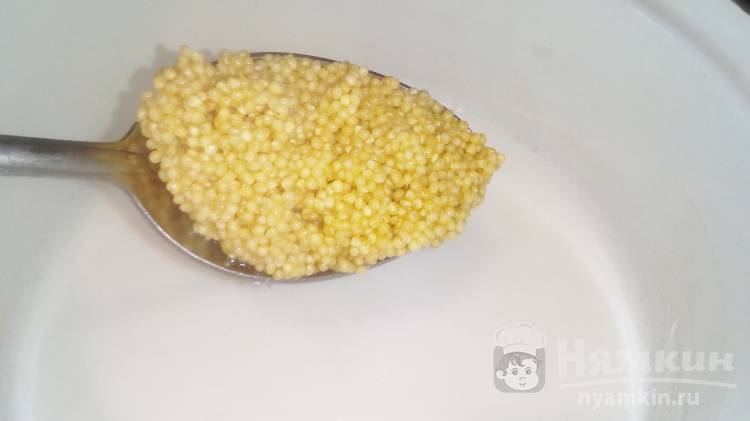 Пшенная каша на молоке с изюмом и яблоком - фото шаг 5