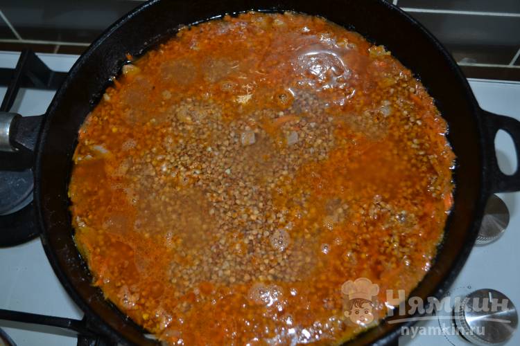 Гречка с говядиной на сковородке - фото шаг 10