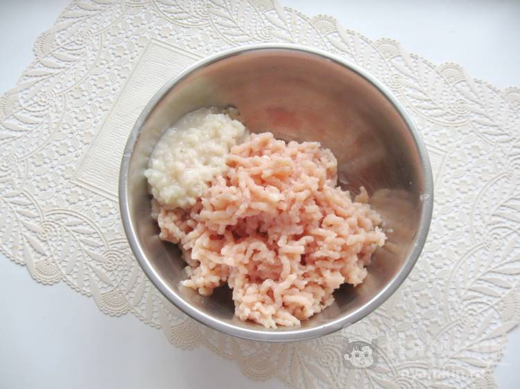 Куриные котлеты с сыром и шпинатом - фото шаг 2