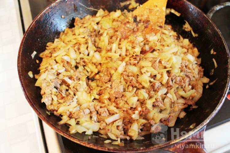 Расстегаи с мясом и капустой - фото шаг 2