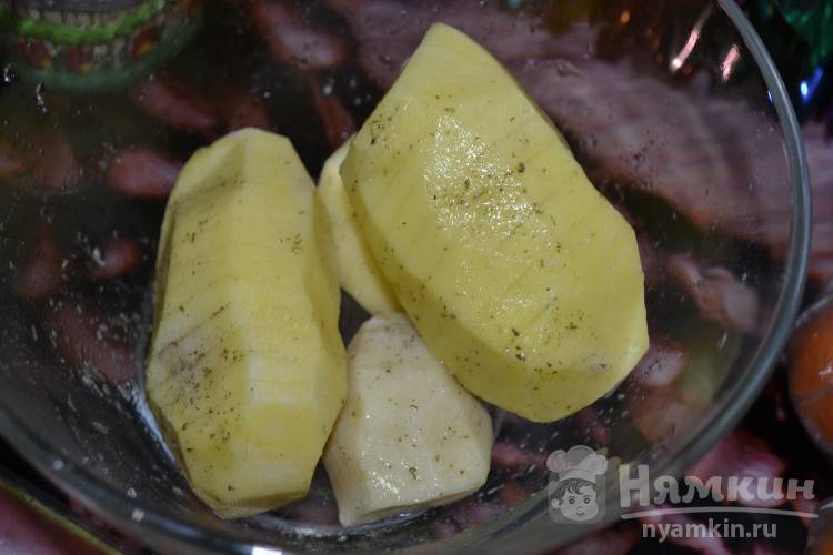 Картошка-гармошка с помидорами, колбасой и сыром — вкусно и просто
