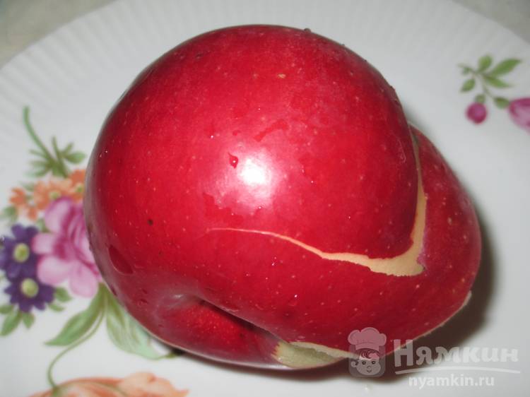 Жидкая овсяная каша с кусочками яблока и добавлением молока - фото шаг 3