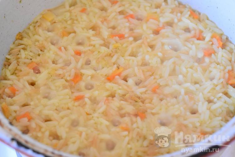 Гарнир из риса с зеленью и зажаркой - фото шаг 6