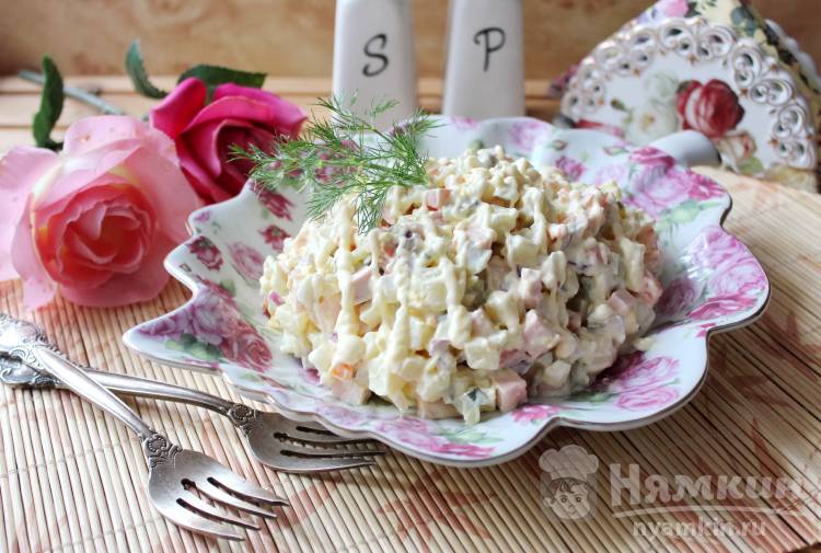 Салат Оливье с красным луком и вареной колбасой - фото шаг 6