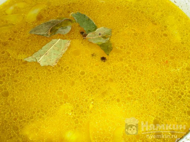 Суп из консервированной фасоли на куриных бёдрышках - фото шаг 4