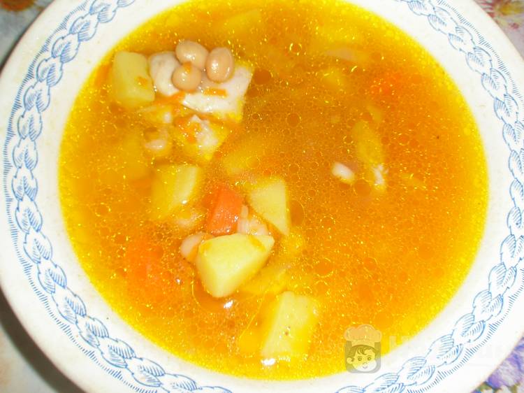 Суп из консервированной фасоли на куриных бёдрышках - фото шаг 7