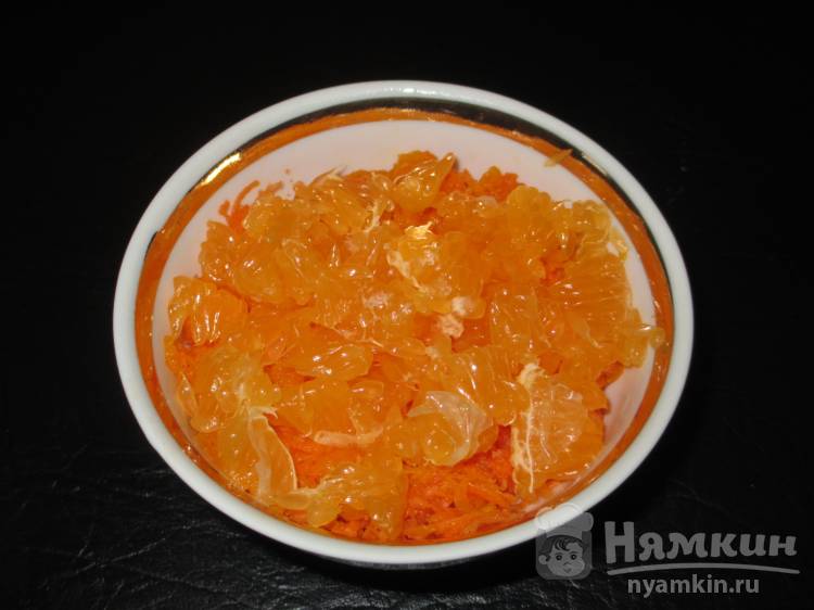 Полезный морковно-тыквенный салат с кусочками мандарина - фото шаг 5