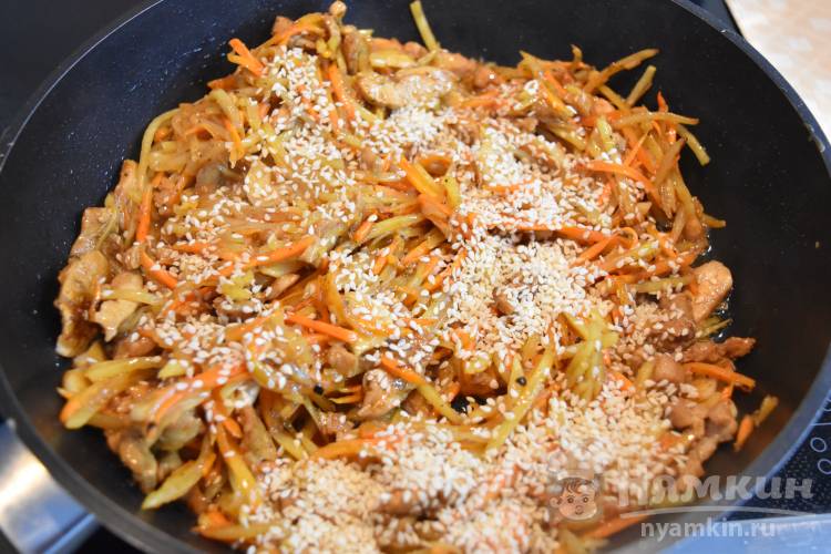 Острое мясо с овощами и кунжутом - фото шаг 12