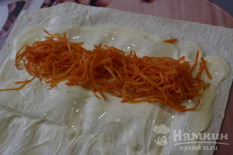 Закуска с красной рыбой и корейской морковью  - фото шаг 4