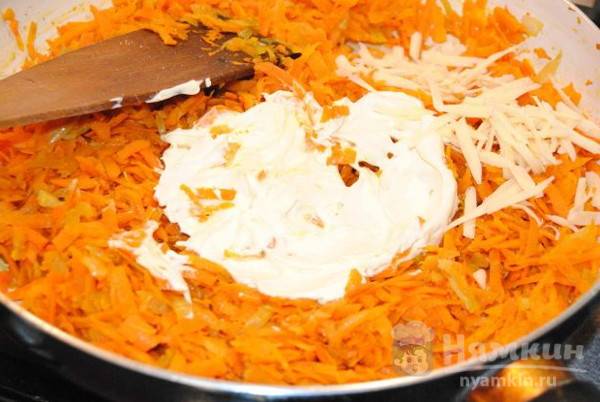 Мясной рулет с морковью в слоеном тесте - фото шаг 1
