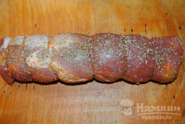 Мясной рулет с морковью в слоеном тесте - фото шаг 3