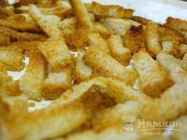 Салат с курицей, ветчиной и гренками - фото шаг 3