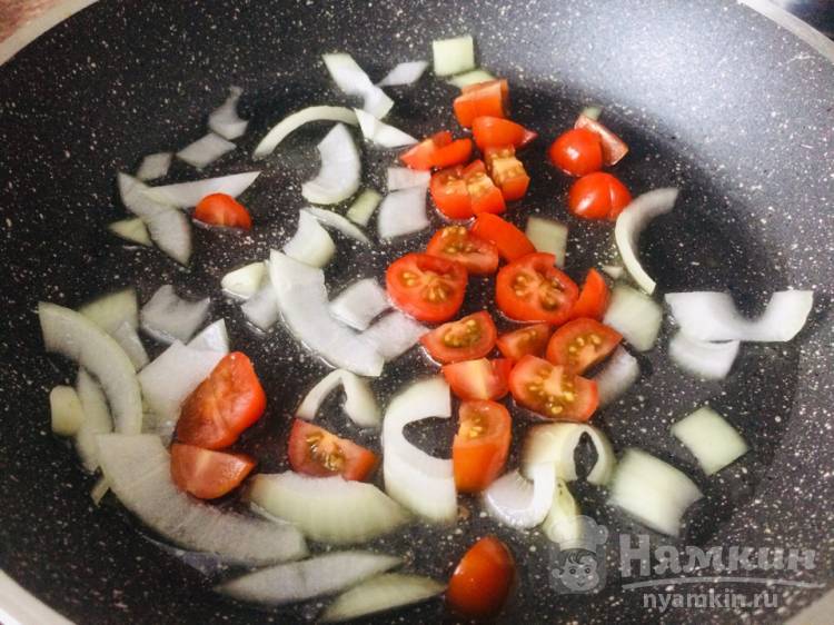Яичница с мясом, брокколи и фасолью - фото шаг 1