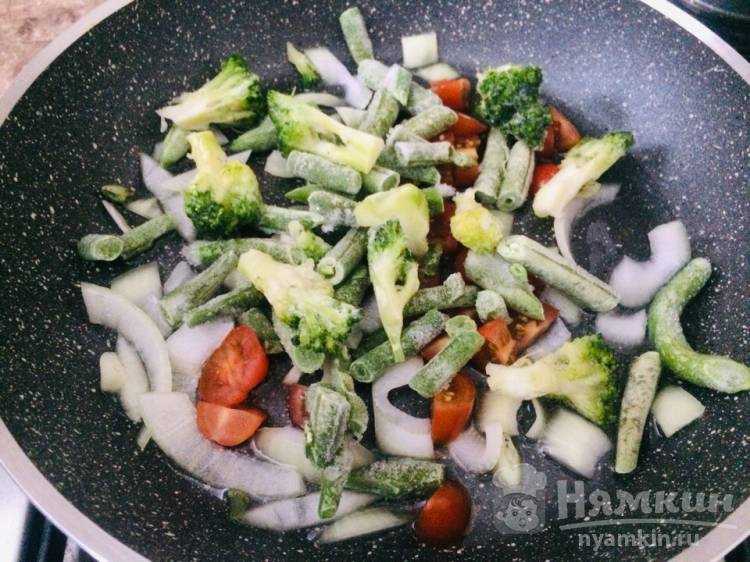 Яичница с мясом, брокколи и фасолью - фото шаг 2