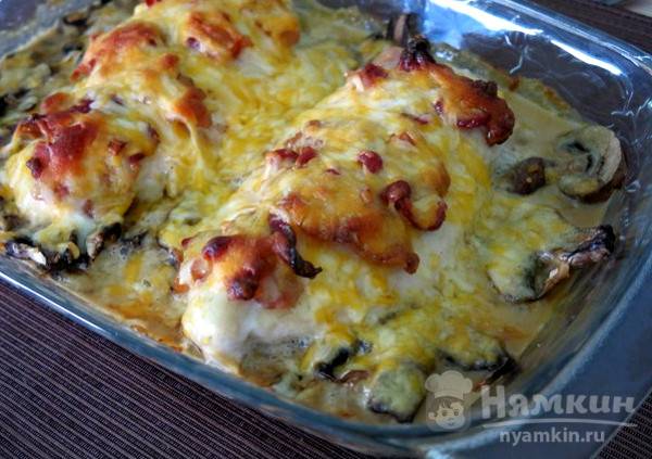 Запеченная куриная грудка с шампиньонами - фото шаг 5