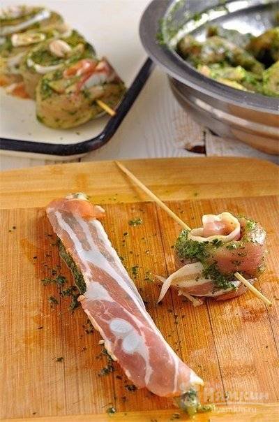 Мясные рулетики с зеленью на гриле - фото шаг 4