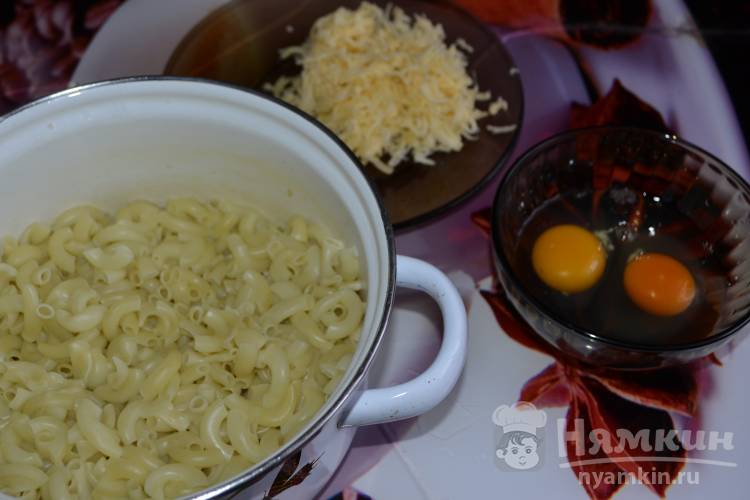 Макароны с сыром и яйцом  - фото шаг 1