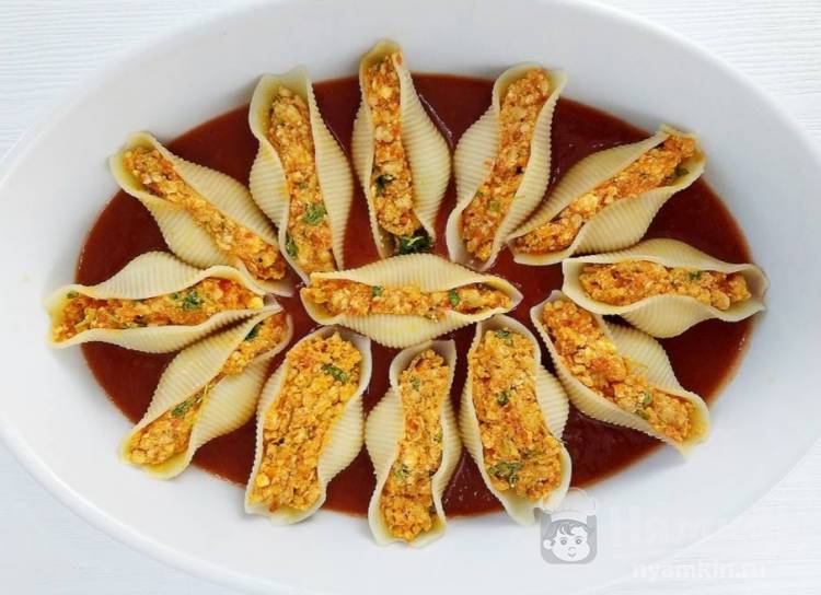 Ракушки фаршированные мясным фаршем в соусе - фото шаг 6