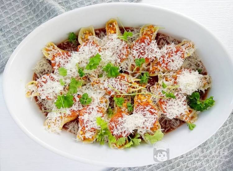 Ракушки фаршированные мясным фаршем в соусе - фото шаг 7