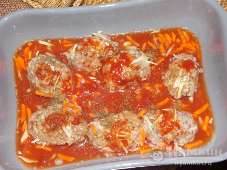 Куриные котлеты с гречкой и капустой в духовке - фото шаг 4