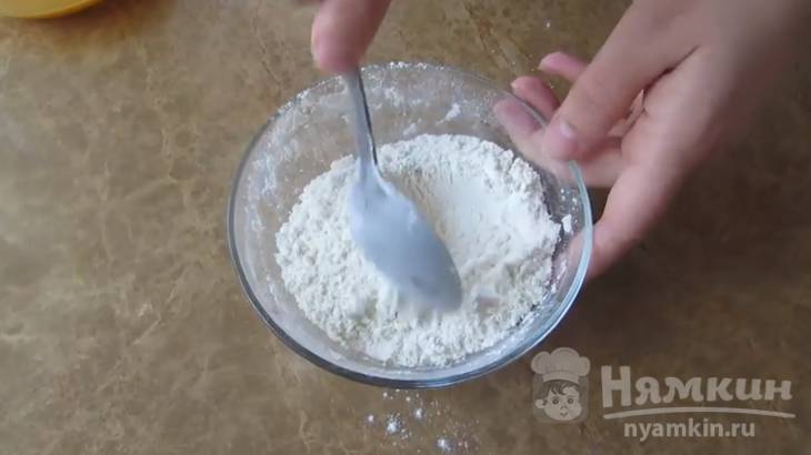 Пышный бисквит с сыром и зеленым луком - фото шаг 4