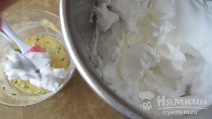 Пышный бисквит с сыром и зеленым луком - фото шаг 6