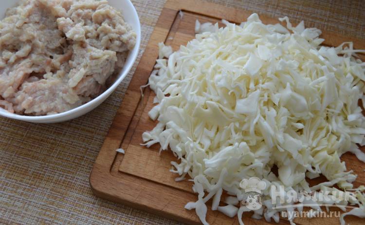 Блинчики фаршированные мясом и капустой - фото шаг 2