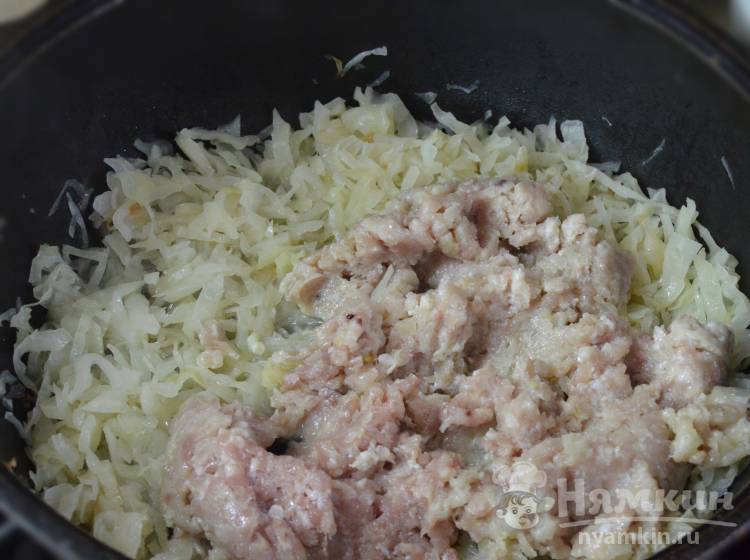 Блинчики фаршированные мясом и капустой - фото шаг 4