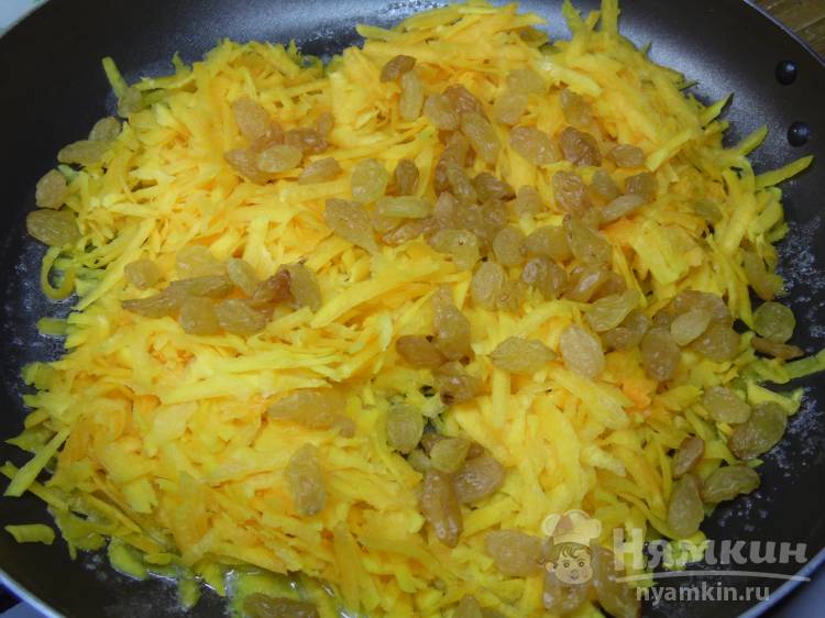 Сырники с тыквой и изюмом - фото шаг 1