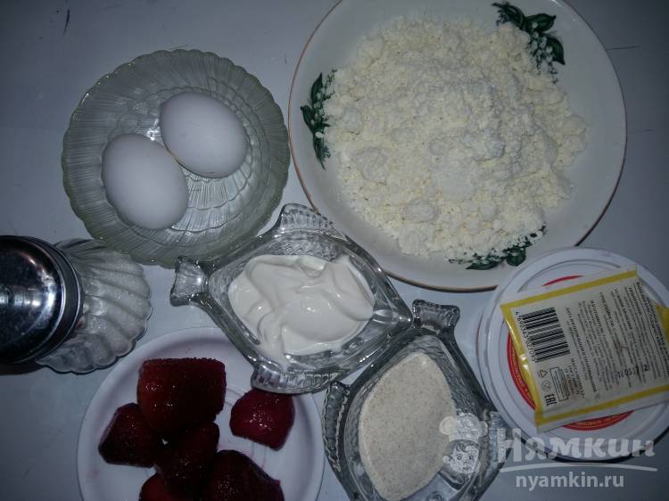 Творожник с манкой и клубникой - фото шаг 1