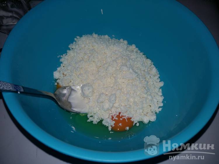 Творожник с манкой и клубникой - фото шаг 2