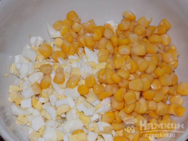 Как приготовить крабовый салат с рисом и кукурузой