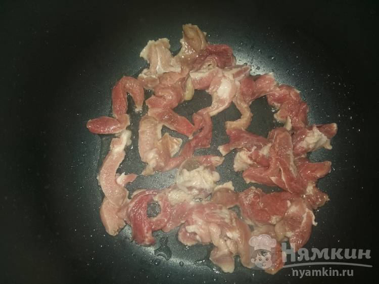 Томатная подлива со свининой и корнем имбиря - фото шаг 2