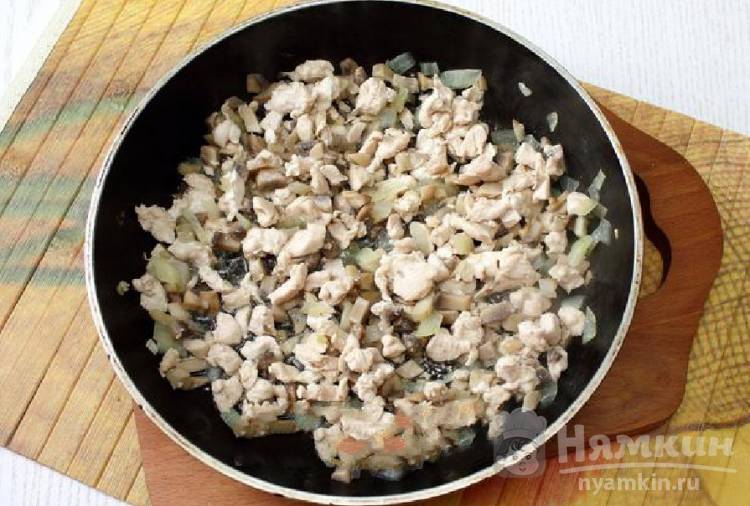 Тарталетки с начинкой из курицы, грибов и сыра - фото шаг 5