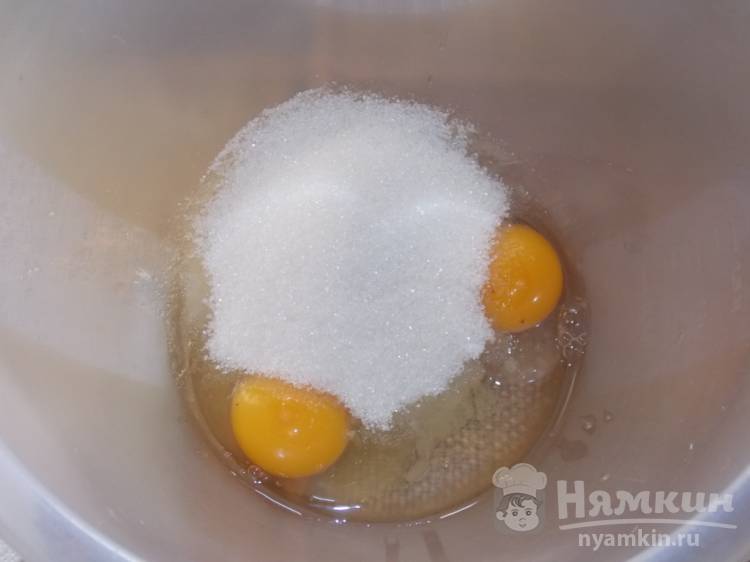 Кекс на молоке с манкой и яблоком в мультиварке - фото шаг 1