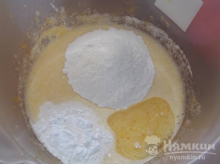 Кекс на молоке с манкой и яблоком в мультиварке - фото шаг 3