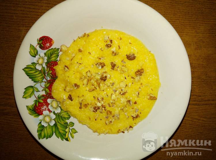 Кукурузная каша с молоком и грецким орехом  - фото шаг 4