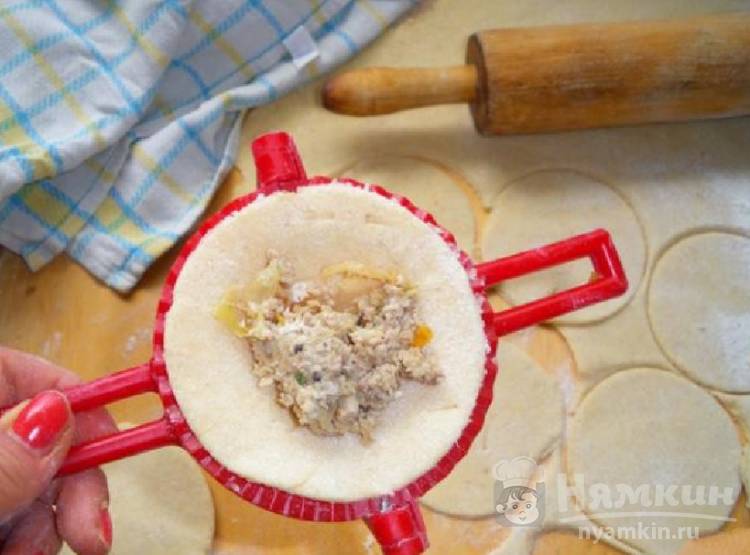 Пельмени с квашеной капустой и мясом - фото шаг 4