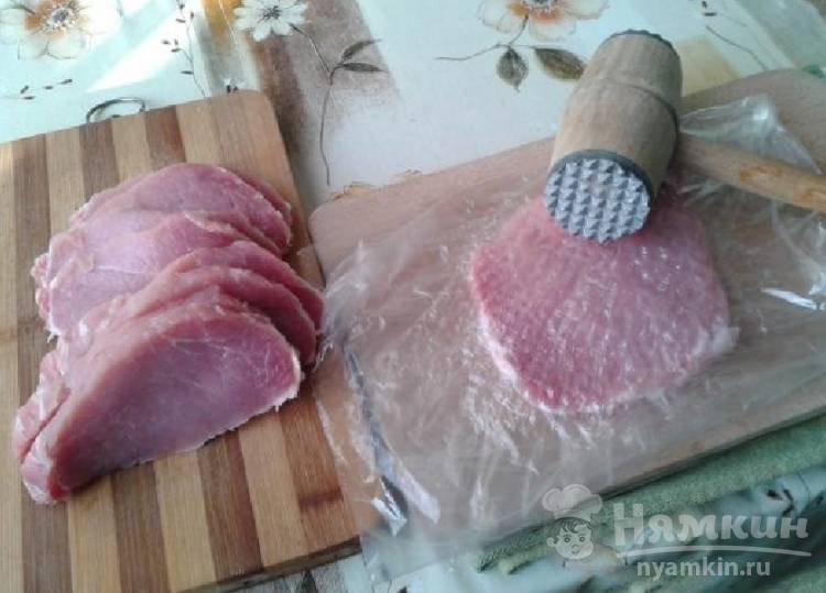 Вкусные свиные отбивные на сковороде - фото шаг 1